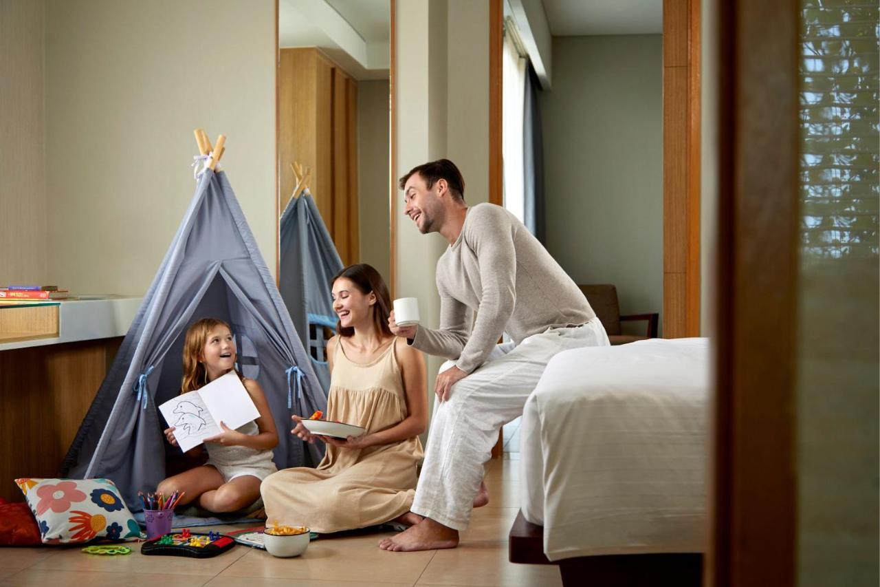 Courtyard by Marriott Bali Seminyak Resort Eksteriør bilde Family at home