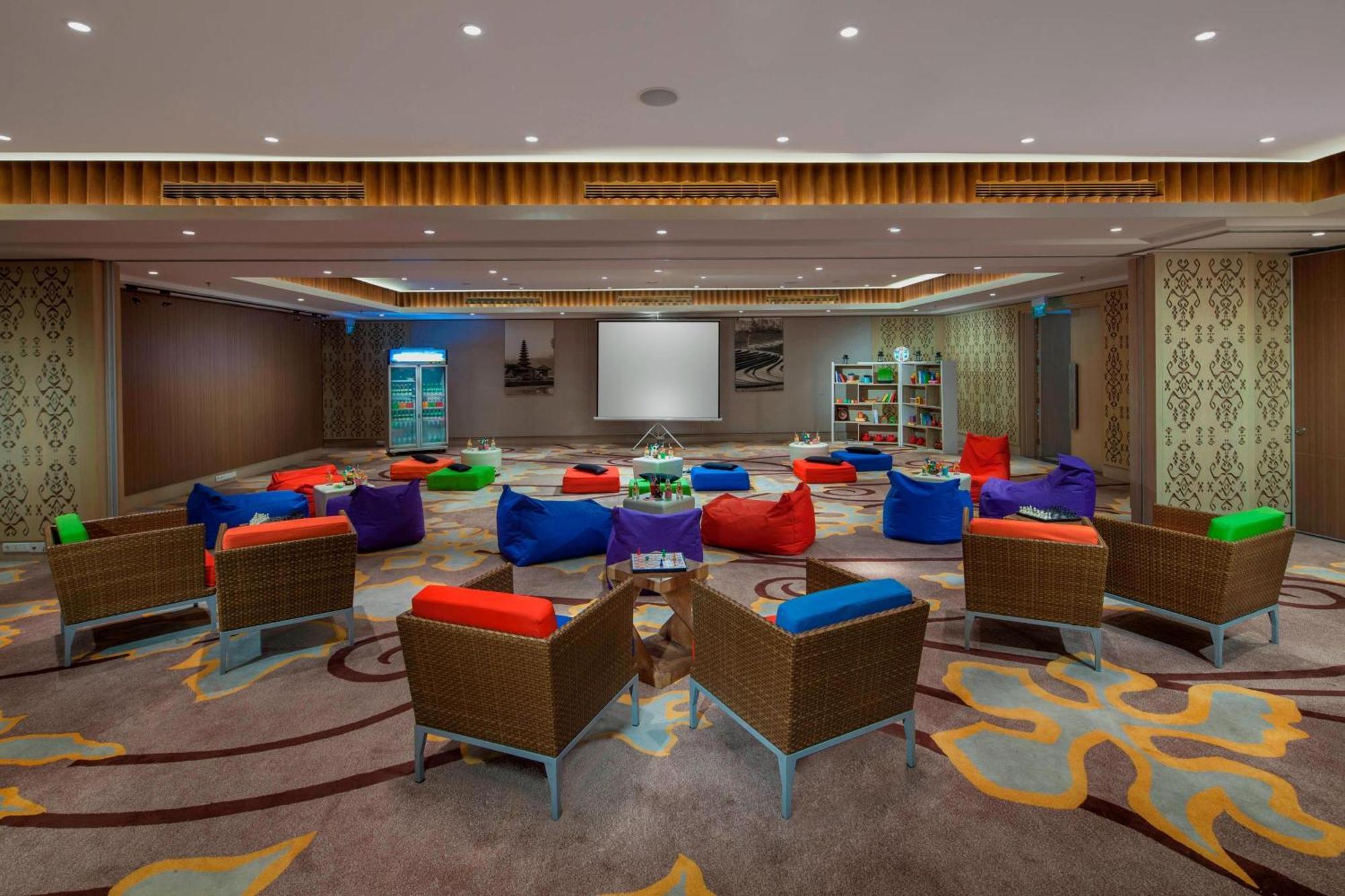 Courtyard by Marriott Bali Seminyak Resort Eksteriør bilde The Library