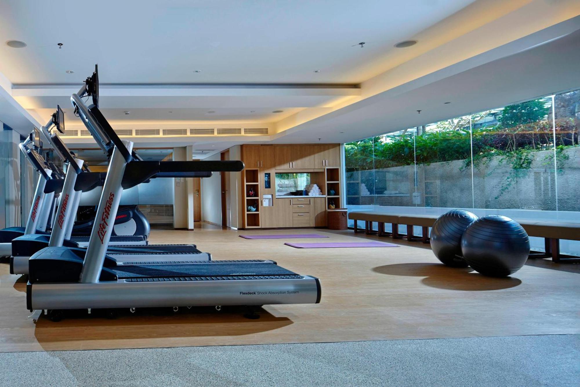 Courtyard by Marriott Bali Seminyak Resort Eksteriør bilde The gym at the hotel
