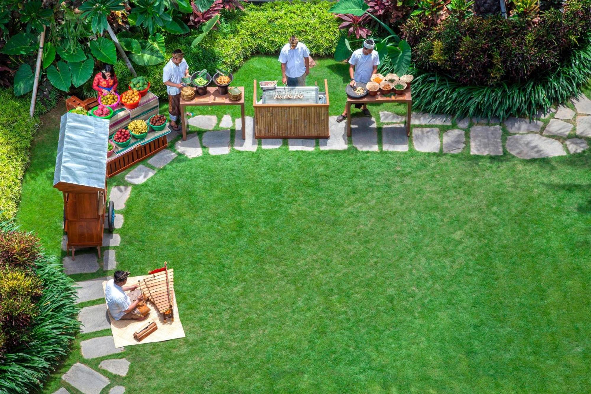 Courtyard by Marriott Bali Seminyak Resort Eksteriør bilde The Garden Grill