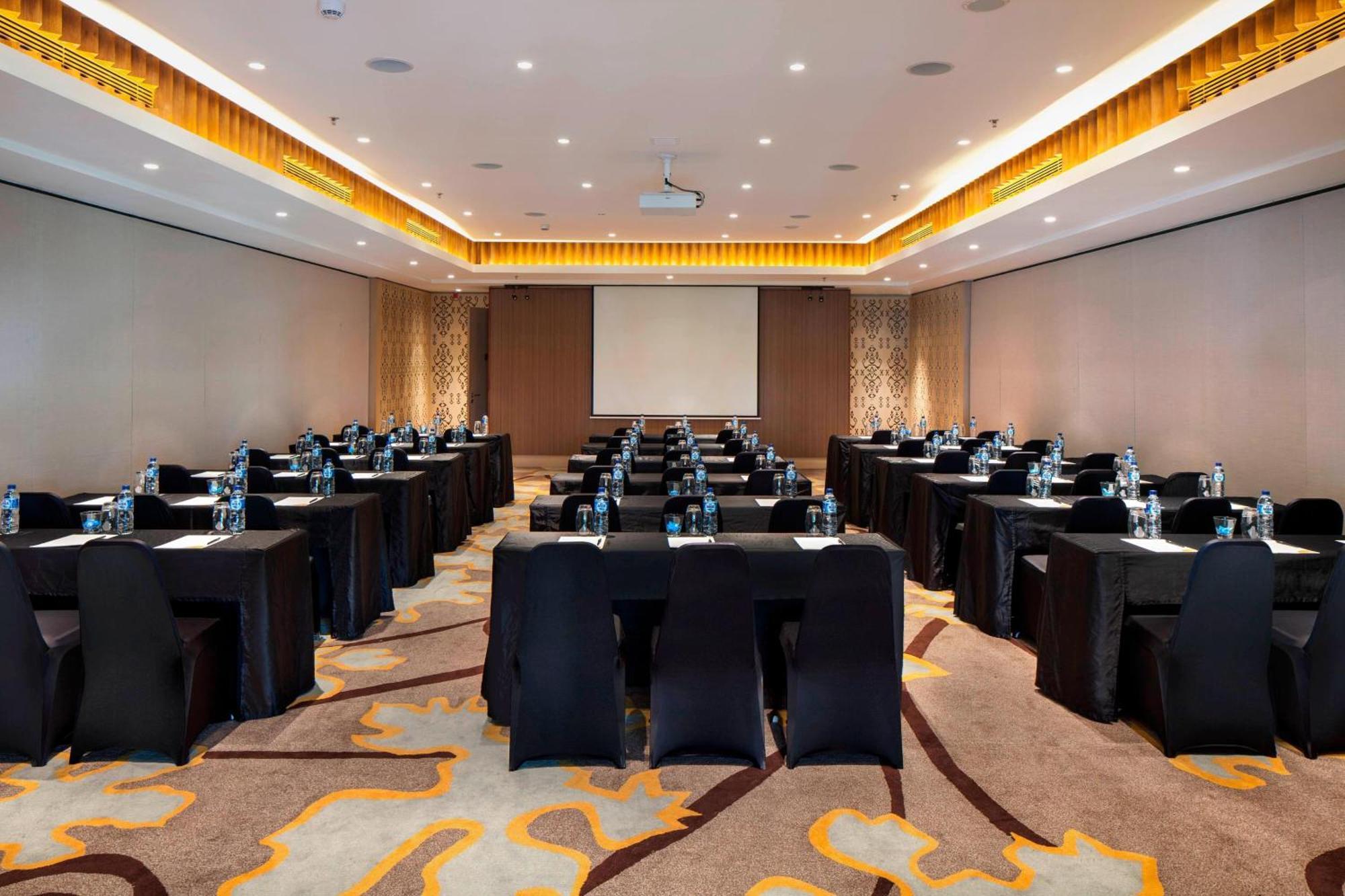 Courtyard by Marriott Bali Seminyak Resort Eksteriør bilde Meeting room